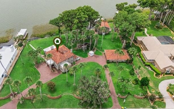 Photograph published with: 801 LAKE SHORE DR, Leesburg, FL 34748
