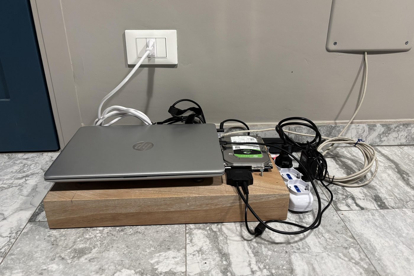 Photograph published with: Here it is: my first homelab🎉