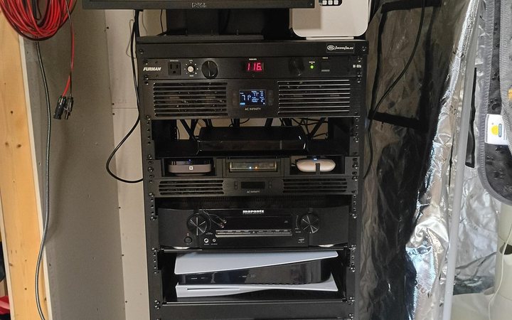 Photograph published with: If you ignore all the cabling this is actually pretty decent